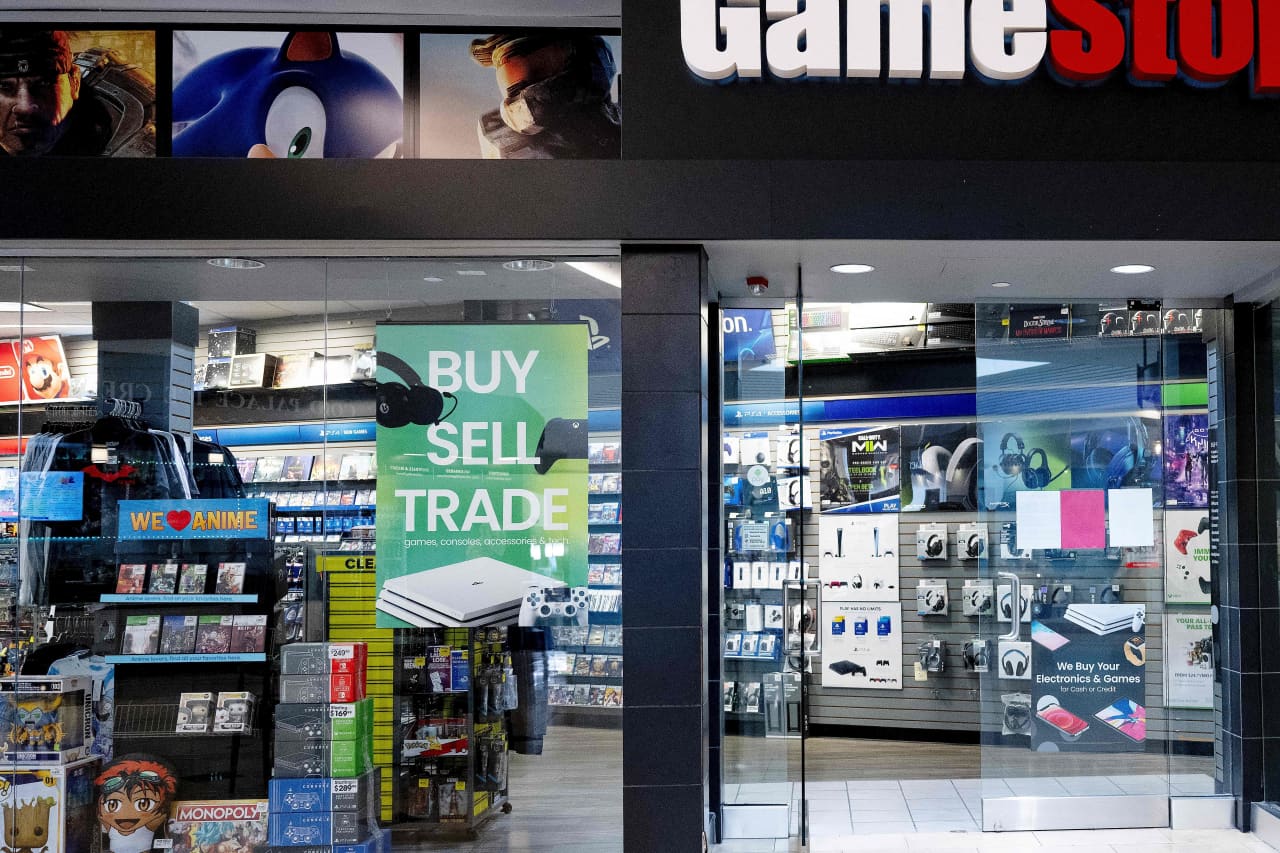 GameStop stock continues rise, on pace for longest winning streak in 4 months