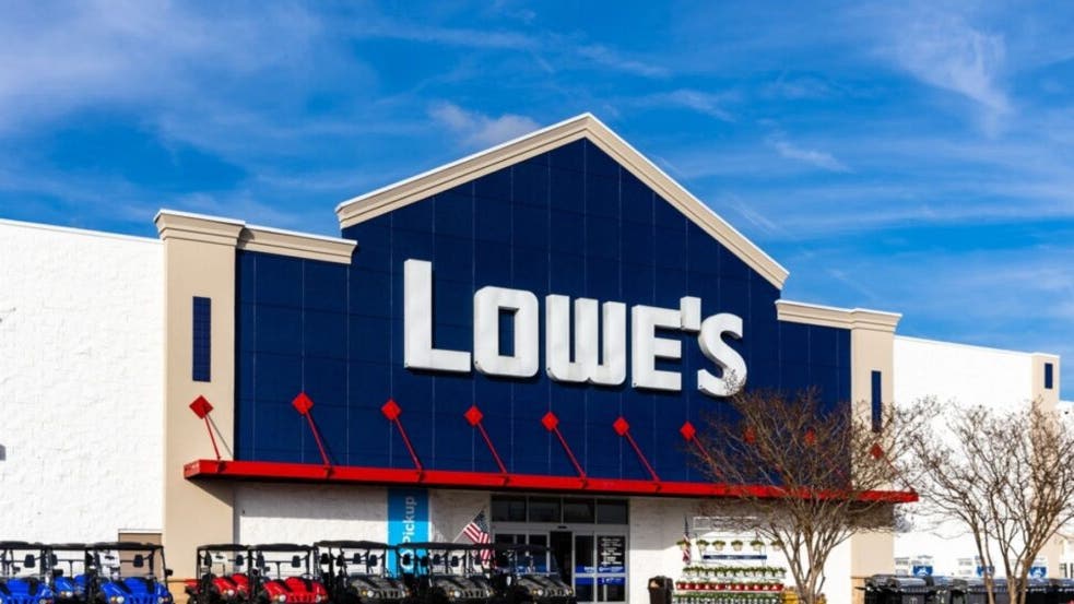 Lowe's To Rally Around 15%? Here Are 10 Top Analyst Forecasts For Friday