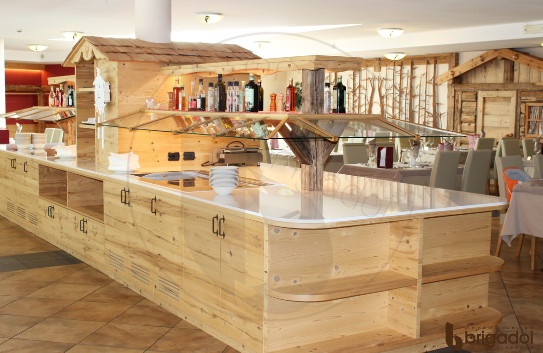 HOTEL SALA PRANZO ARREDAMENTO FALEGNAMERIA BRIGADOI VAL DI FIEMME LEGNO TRENTINO DESIGN DOLOMITI