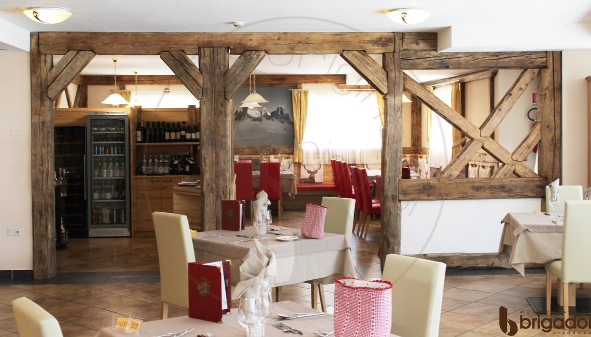 HOTEL SALA PRANZO ARREDAMENTO FALEGNAMERIA BRIGADOI VAL DI FIEMME LEGNO TRENTINO DESIGN DOLOMITI