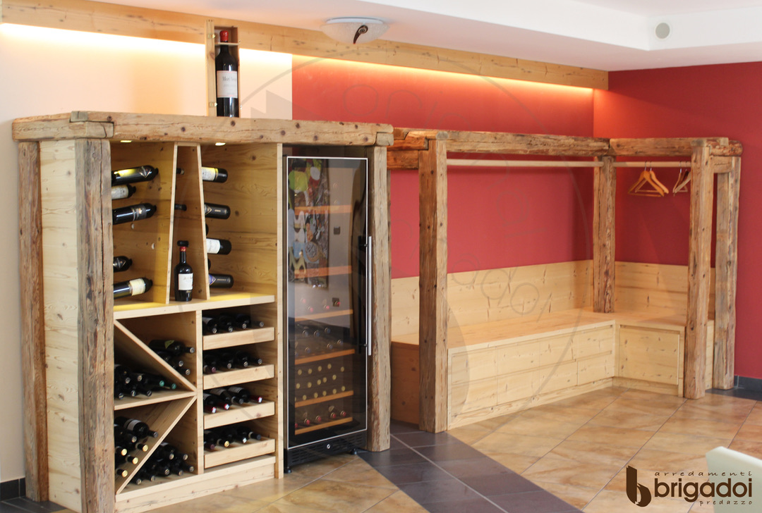 ARREDO VINO HOTEL SALA PRANZO ARREDAMENTO FALEGNAMERIA BRIGADOI VAL DI FIEMME LEGNO TRENTINO DESIGN DOLOMITI