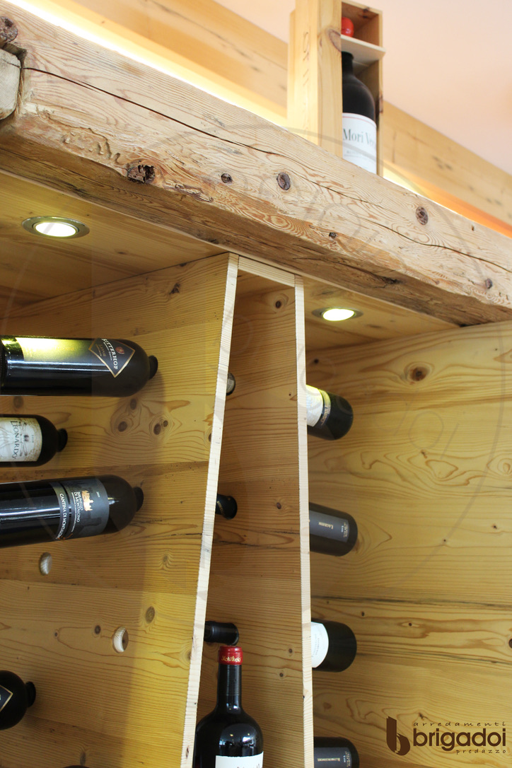 ARREDO VINO HOTEL SALA PRANZO ARREDAMENTO FALEGNAMERIA BRIGADOI VAL DI FIEMME LEGNO TRENTINO DESIGN DOLOMITI