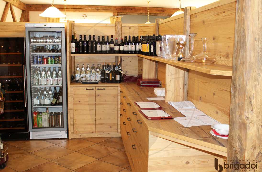 HOTEL SALA PRANZO ARREDAMENTO FALEGNAMERIA BRIGADOI VAL DI FIEMME LEGNO TRENTINO DESIGN DOLOMITI