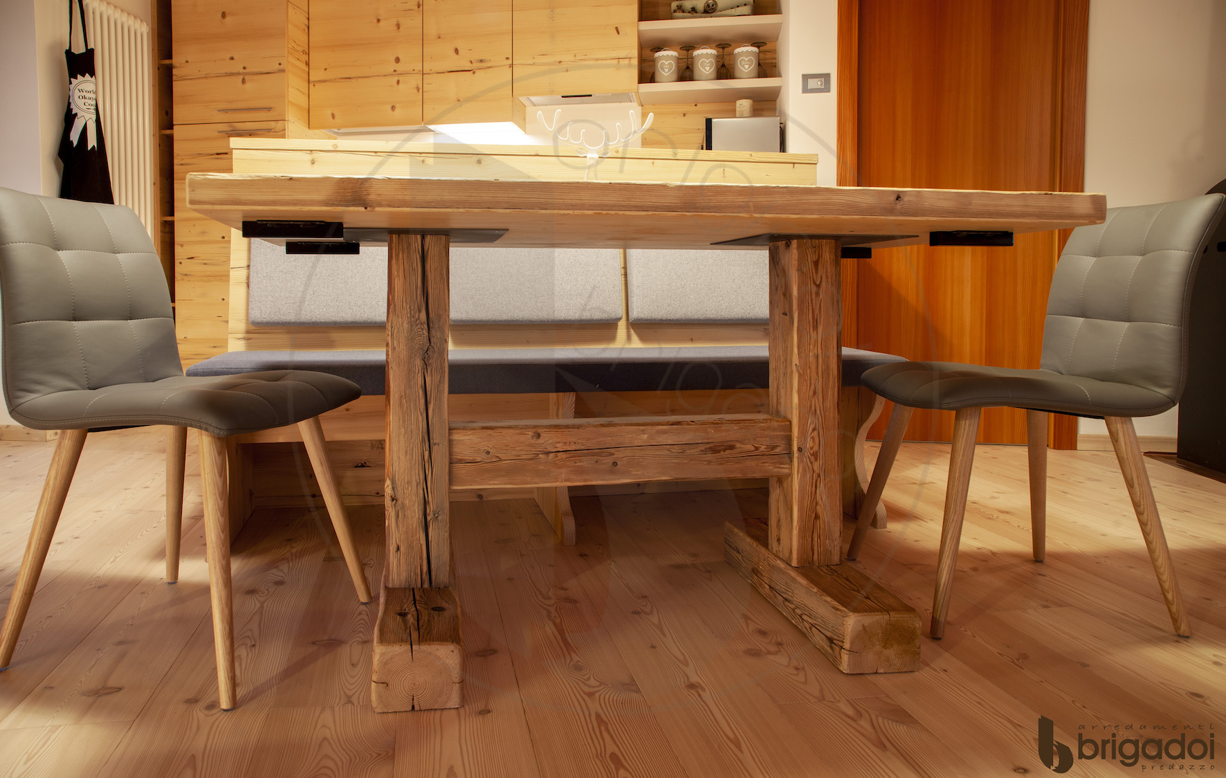 arredamenti falegnameria brigadoi legno trentino val di fiemme design mountain dolomiti cucina tavolo