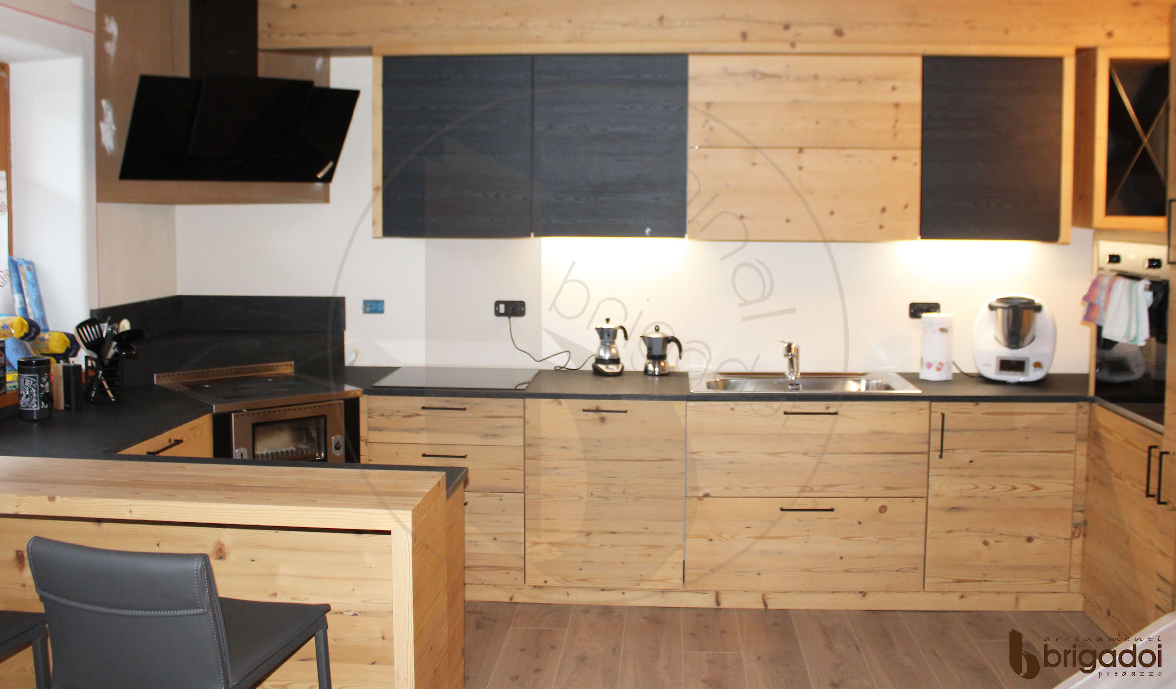 cucina legno arredamenti falegnameria brigadoi design val di fiemme dolomiti trentino legno