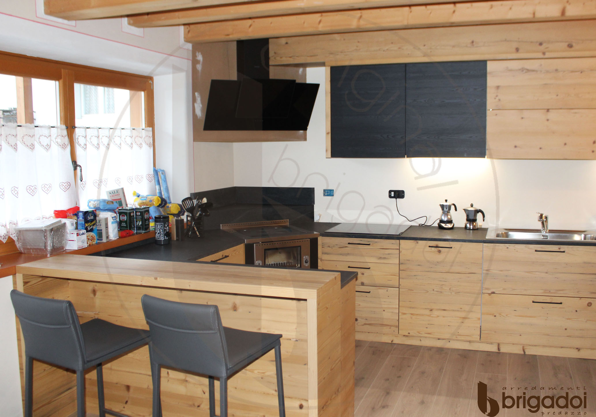 cucina legno arredamenti falegnameria brigadoi design val di fiemme dolomiti trentino legno