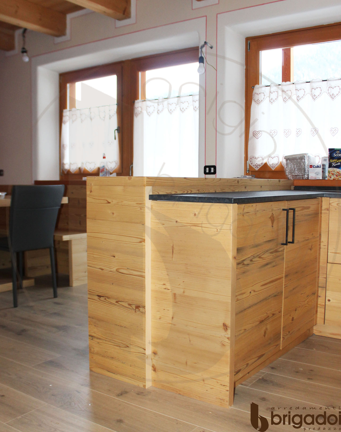 cucina legno arredamenti falegnameria brigadoi design val di fiemme dolomiti trentino legno