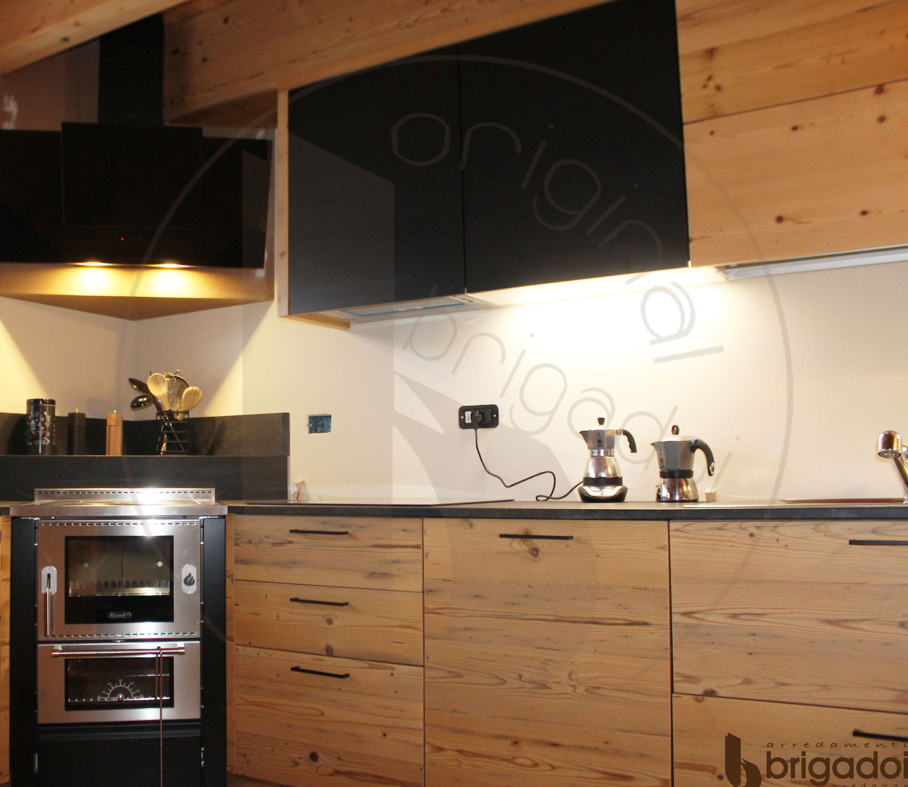 cucina legno arredamenti falegnameria brigadoi design val di fiemme dolomiti trentino legno