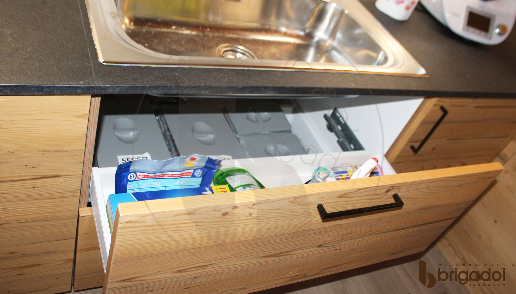 cucina legno arredamenti falegnameria brigadoi design val di fiemme dolomiti trentino legno