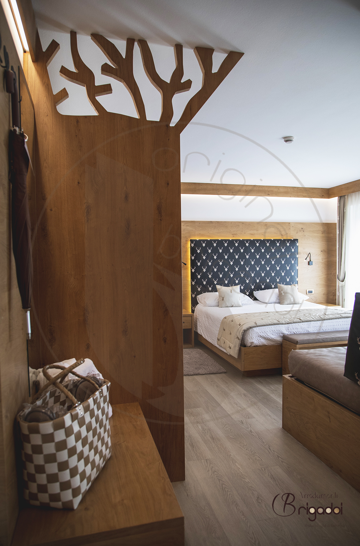 suite cervi dolomiti arredamenti falegnameria brigadoi mountaindesign interiordesign val di fiemme hotel deluxe legno trentino dolomiti