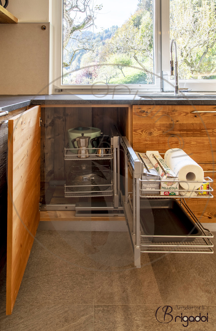 casa legno val di fiemme trentino interior design arredamento falegnameria soggiorno cucina dolomiti
