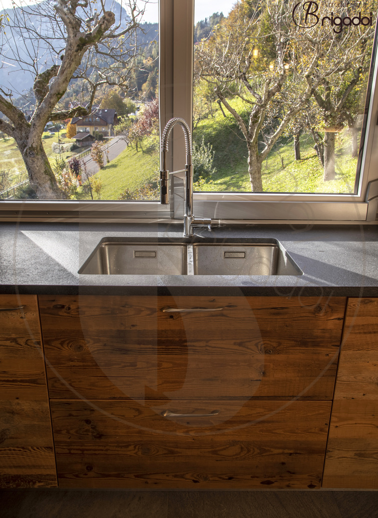 casa legno val di fiemme trentino interior design arredamento falegnameria soggiorno cucina dolomiti