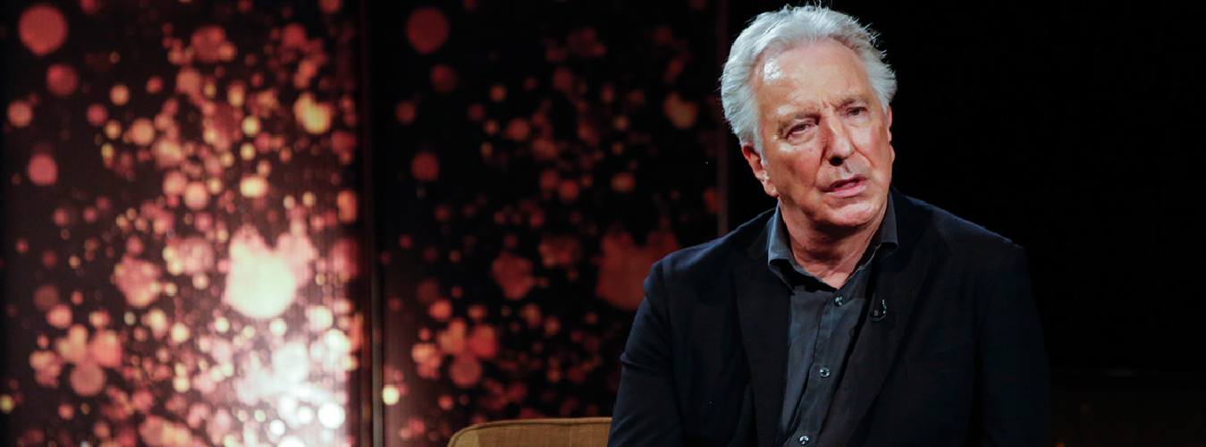 Alan rickman terkenal sebagai pemeran profesor severus snape dengan suara khasnya. Alan Rickman Biography | Death, Top Movies, Net Worth 2016