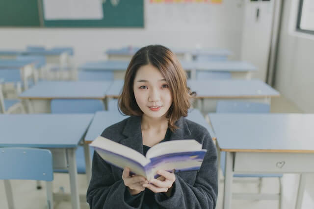 自分に好意がある女性からの接し方とは なんとなく女性の好意を感じる時を紹介 恋愛心理divi