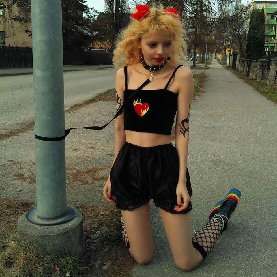 Pocket Sized Barbie: Cute Petite Barbie Doll (OnlyFans Review ...