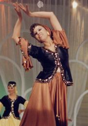 Us (formal or evening clothes) traje de etiqueta nm + loc adj : Farida Fahmy's Articles