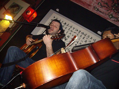 Declan de Barra en plena actuación