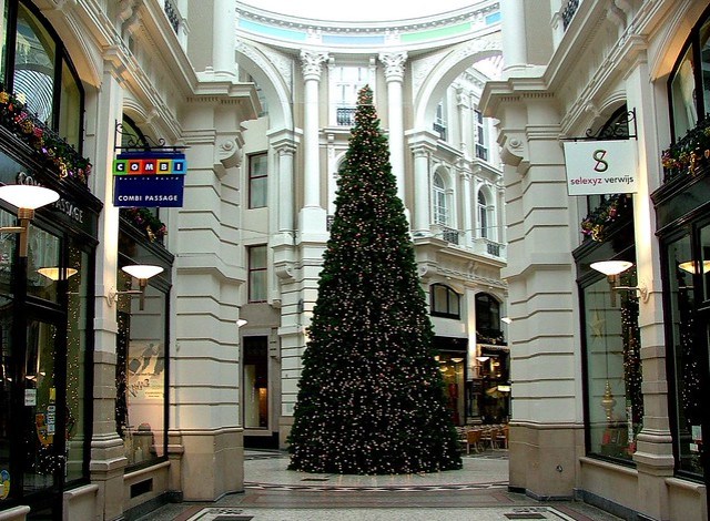 Shopping mall. Foto door Roel Wijnants, op Flickr.