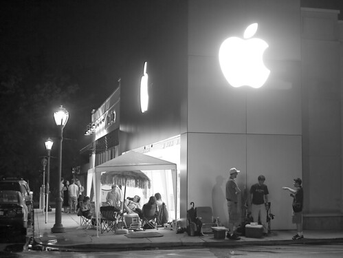 L'attente avant le lancement de l'iPhone