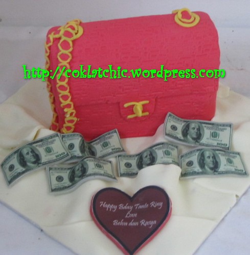 Cake Chanel dan uang