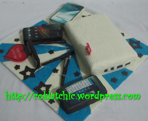 Cake macbook, blackberry z10, xperia Z, kacamata, pulpen, galaxi note II
