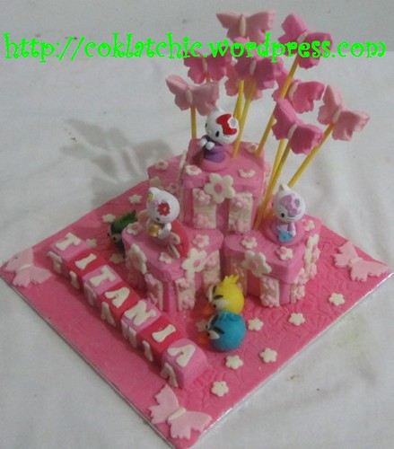 Miniature cake Hello Kitty