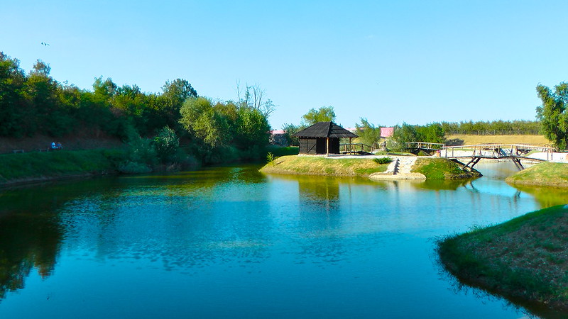 i spilled strawberry juice all over my macbook keyboard f'ck meeee