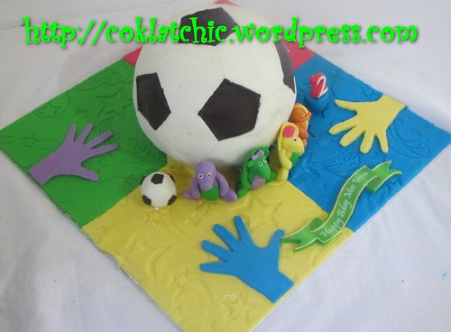 Cake Barney dan bola