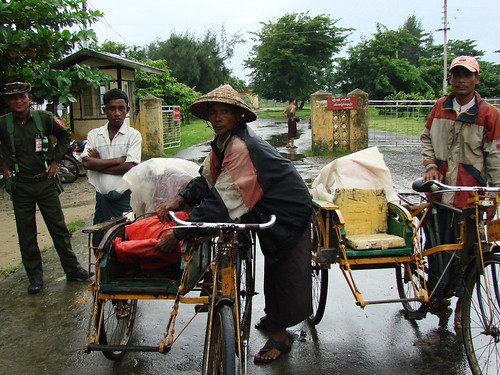 Trishaw en el aeropuerto de Sittwe