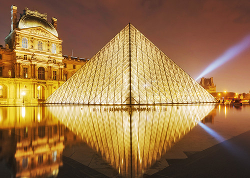 Louvre night