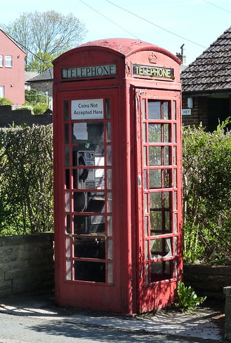 picture of dilapidated phone box