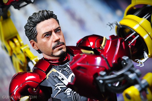 Hot Toys Iron Man 2 - Suit-Up Gantry with Mk IV Review MMS160 Unboxing - day3 (59)