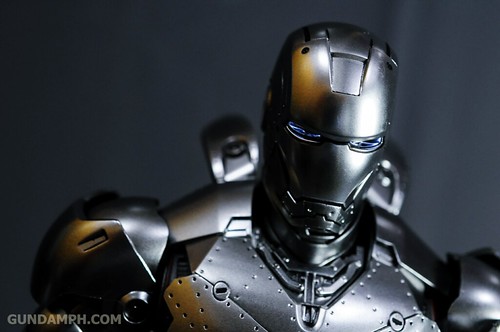 Hot Toys Iron Man 2 - Mk II Armor Unleashed Ver. Review MMS150 Unboxing (83)