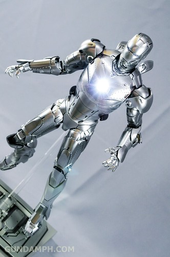 Hot Toys Iron Man 2 - Mk II Armor Unleashed Ver. Review MMS150 Unboxing (82)