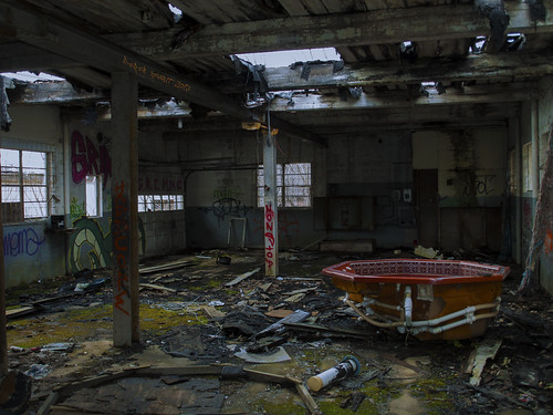urbex graffiti by Derek Hewitt Photography