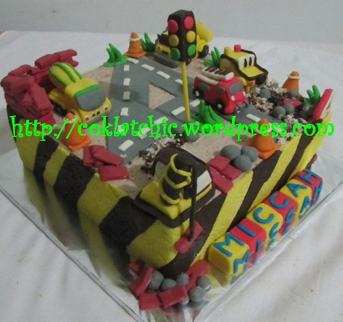 Cake buldozer, truk semen, molen, traktor , crane mesin giling dan mobil pemadam kebakaran