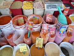 Farbpalette von Chilipulver, Mercado Merced