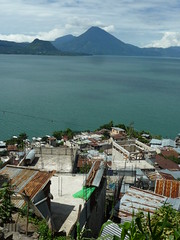 Blick auf San Antonio am Atitlan-See