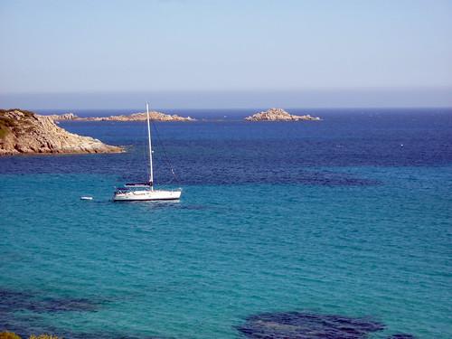 Turquise water and yacht