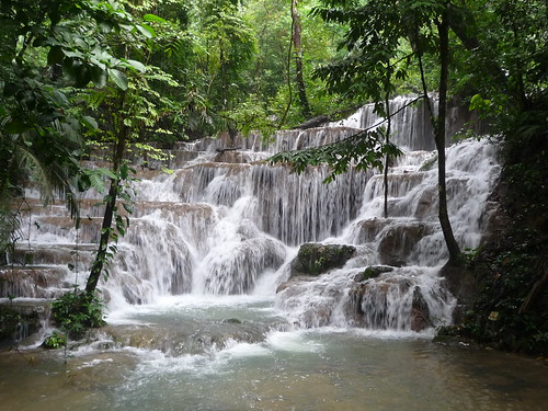 Wunderschoener Wasserfall in Palenque