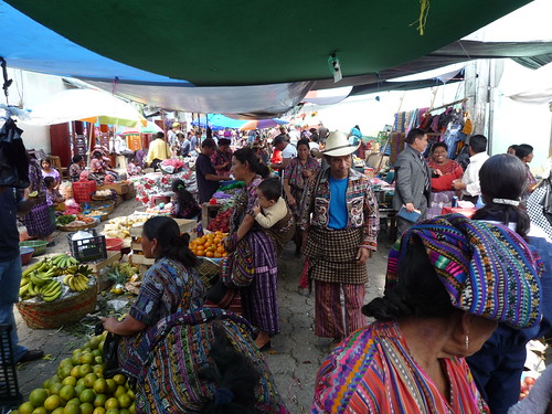 Trachten in allen Farben, Markt Solola