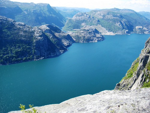 Preikestolen by bowsawblogger