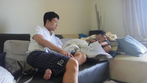 爸爸看起來生氣了