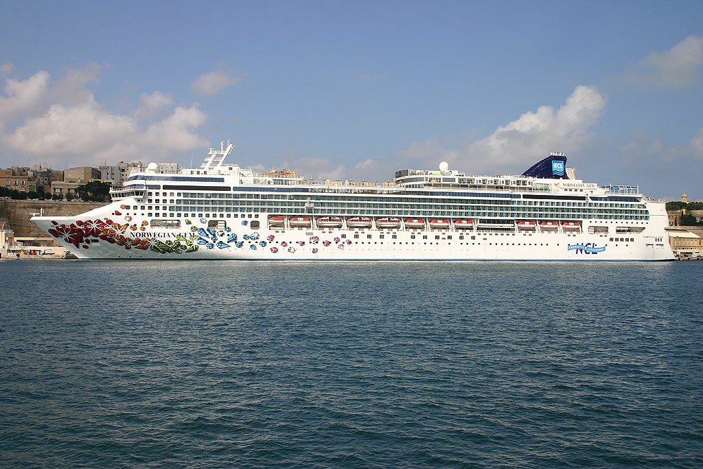 Norwegian Gem Malta Malta 29 9 2009 The Huge Norwegian