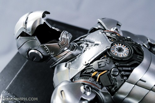 Hot Toys Iron Man 2 - Mk II Armor Unleashed Ver. Review MMS150 Unboxing (47)