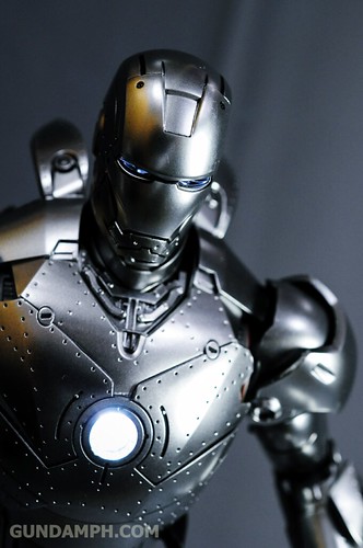 Hot Toys Iron Man 2 - Mk II Armor Unleashed Ver. Review MMS150 Unboxing (84)