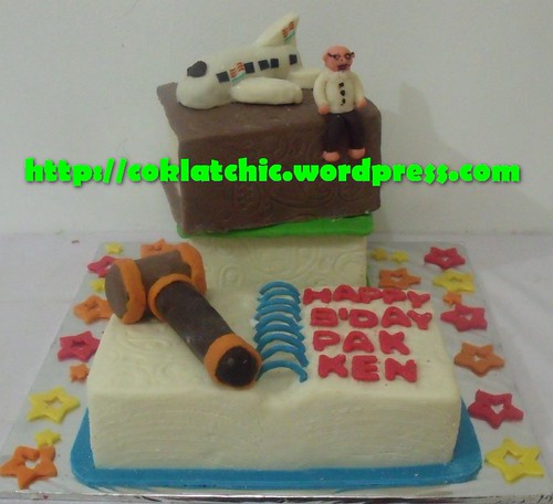 Cake buku hukum dan pesawat