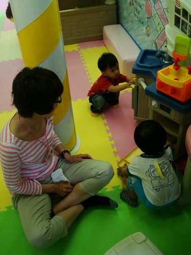 這裡有廚具組還有洗手台組ㄟ