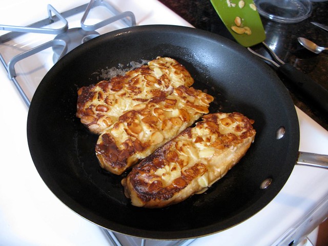 cookfrenchtoastinpans