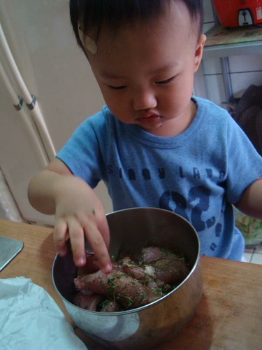 調味抓捏並使肉鬆軟